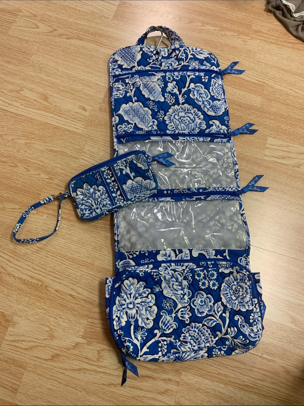Like new Vera Bradley travel cosmetic toiletry jewelry bags!